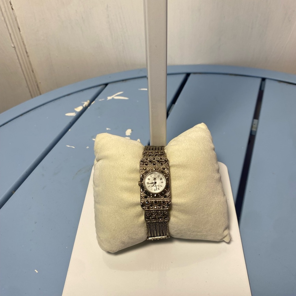 Gloria Vanderbilt Women's Vintage Quartz Gem Watch New Battery Silver